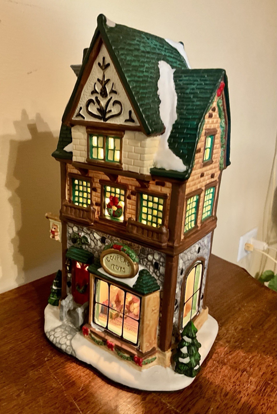 Santa’s Workshop Victorian Christmas Village Cooper’s Toy Shop 2005 EXCLNT