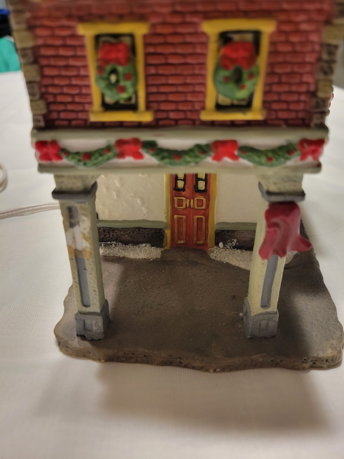 2003 St Nicolas Square Christmas Village Christmas Station Lighted Building