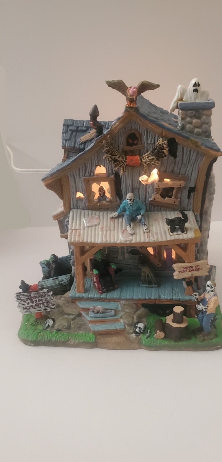2010 Lemax Limited Edition Halloween Spooky Town Haunted Cabin