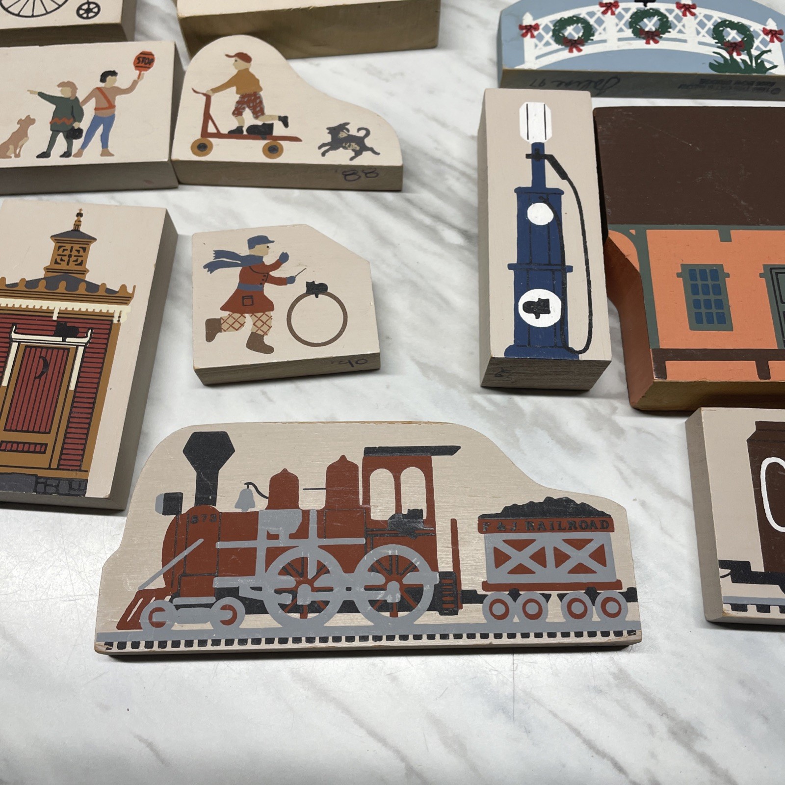 The Cats Meow Village 20 piece variety of Accessories