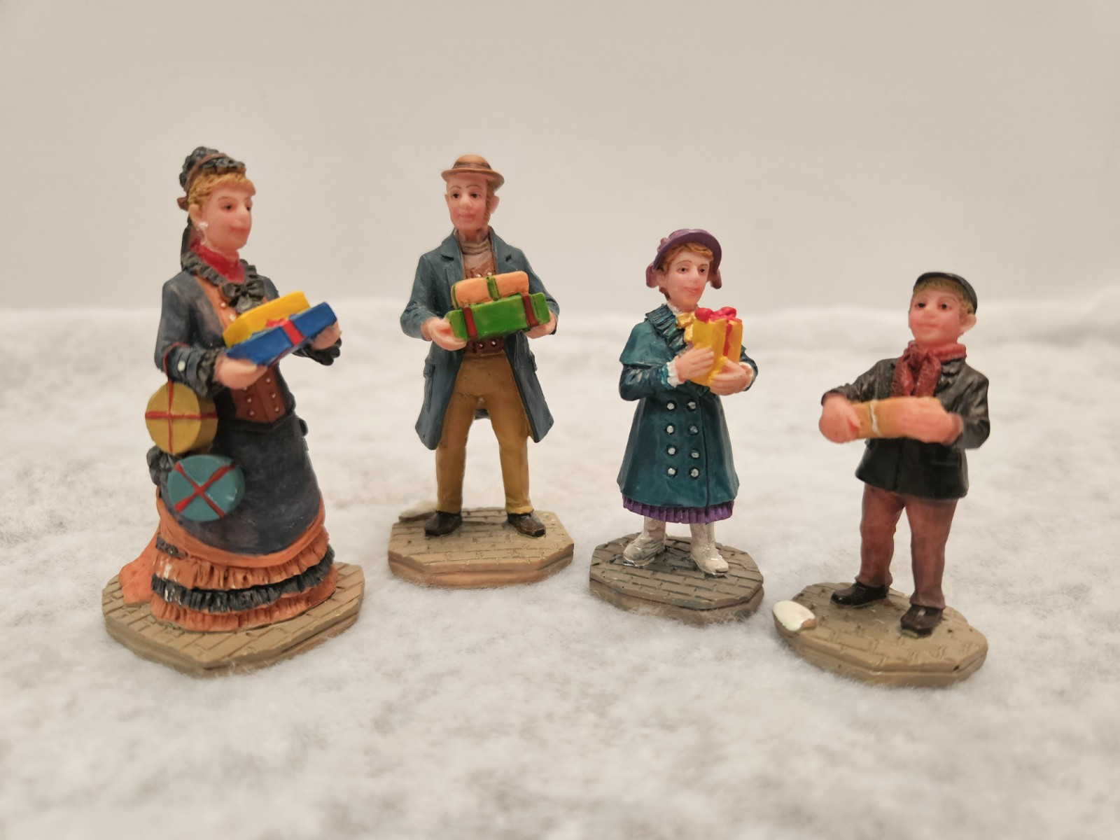 Lemax Retired 2001 Shopping Family Village Collection #12510