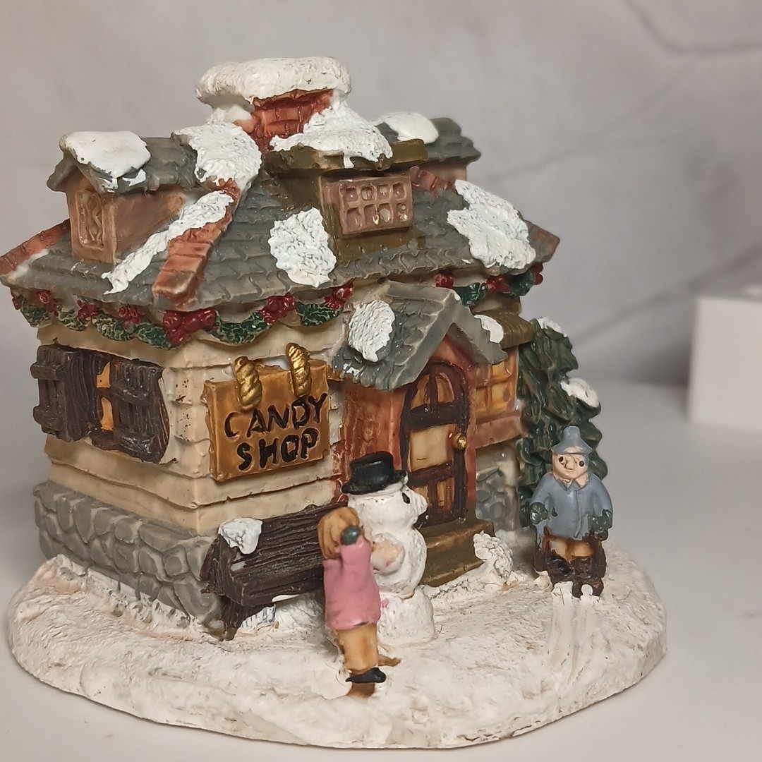 Cottage Winsor Collection Candy Shop Figurine Christmas Village Miniature House