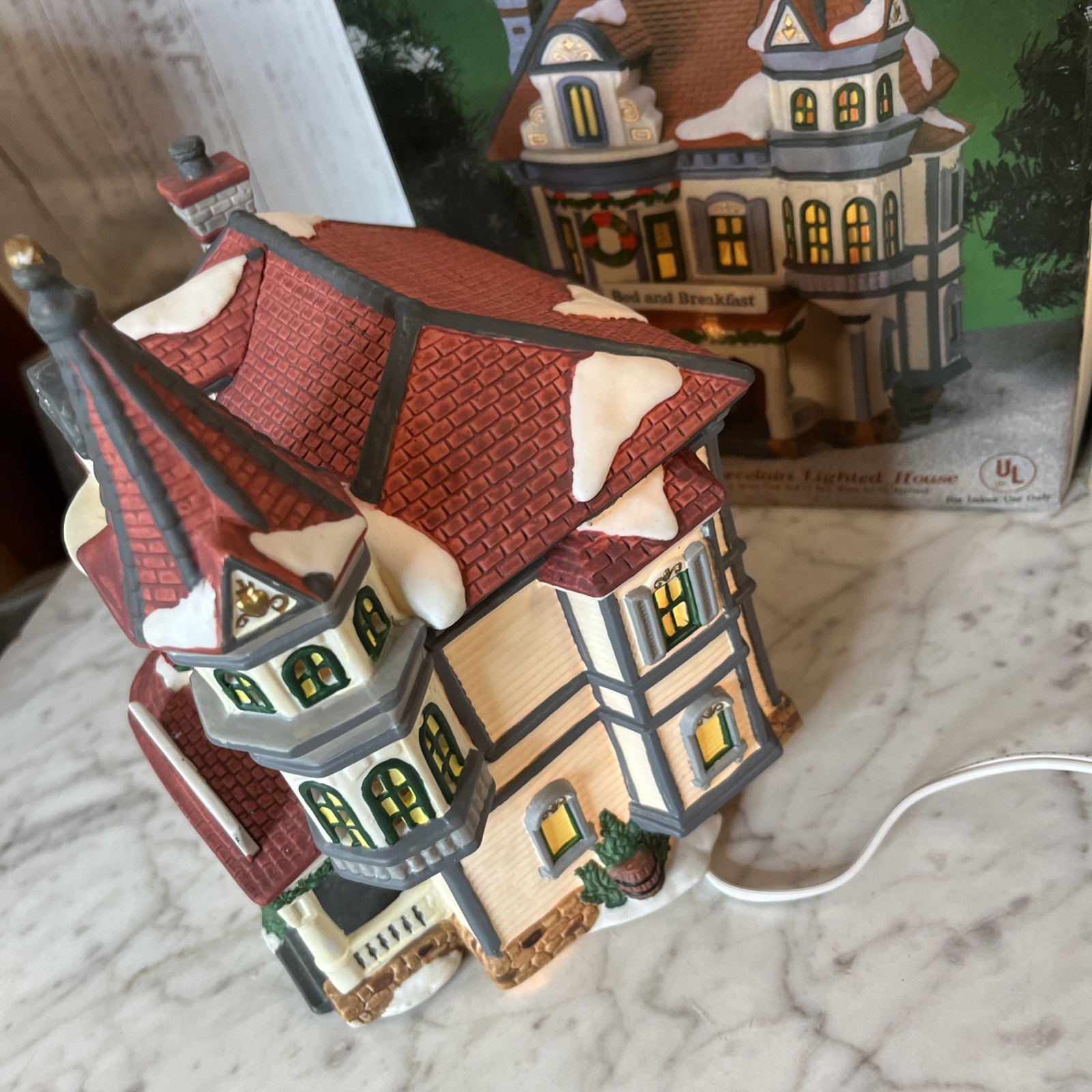 OWELL Heartland Bed And Breakfast Deluxe Porcelain Lighted House Limited Edition