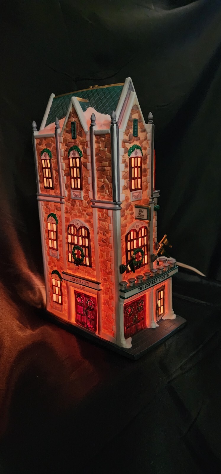 Dept 56 Christmas in the City “University Club” #58945 Item#309