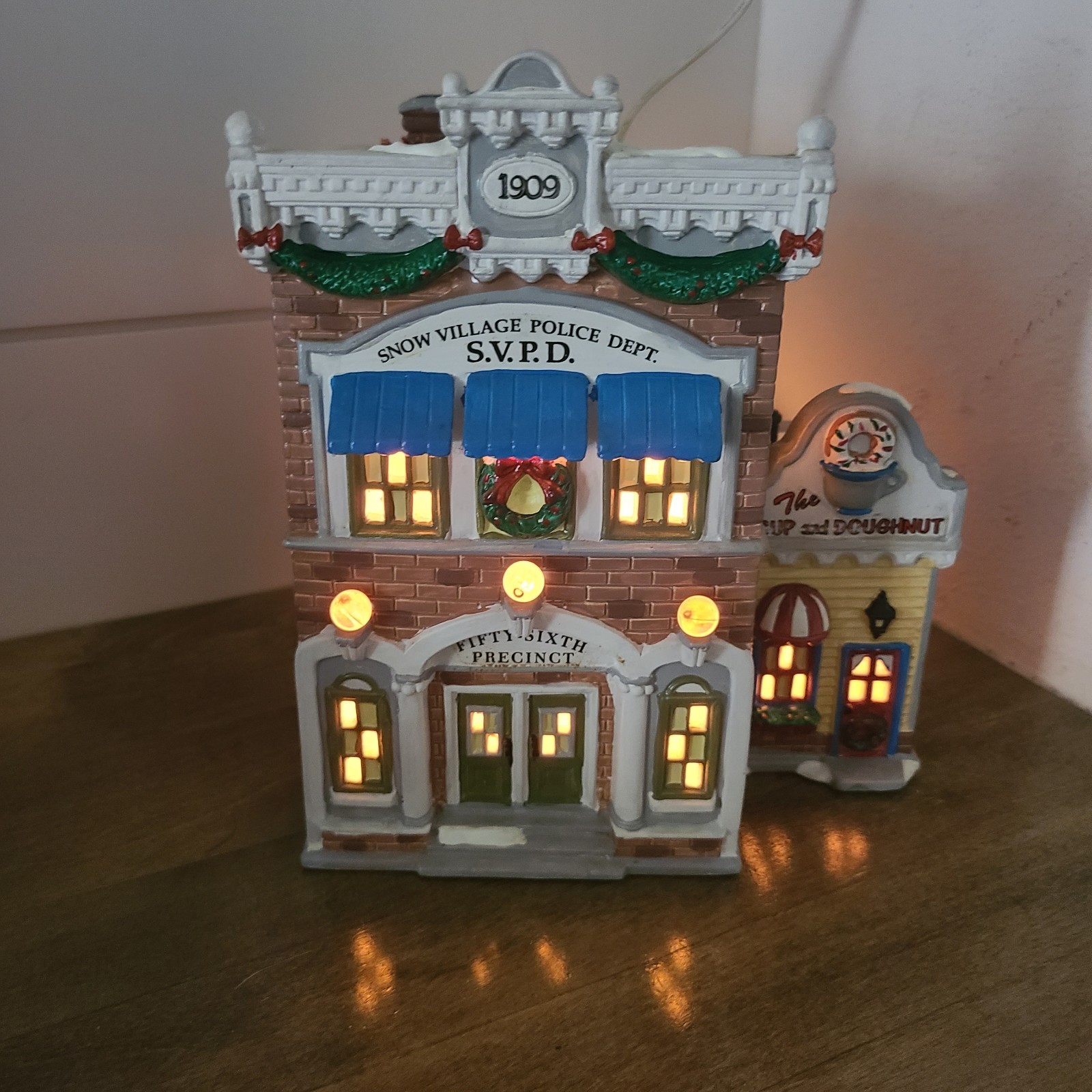 Dept 56 The Original Snow Village “Village Police Station” #54853 Retired EUC