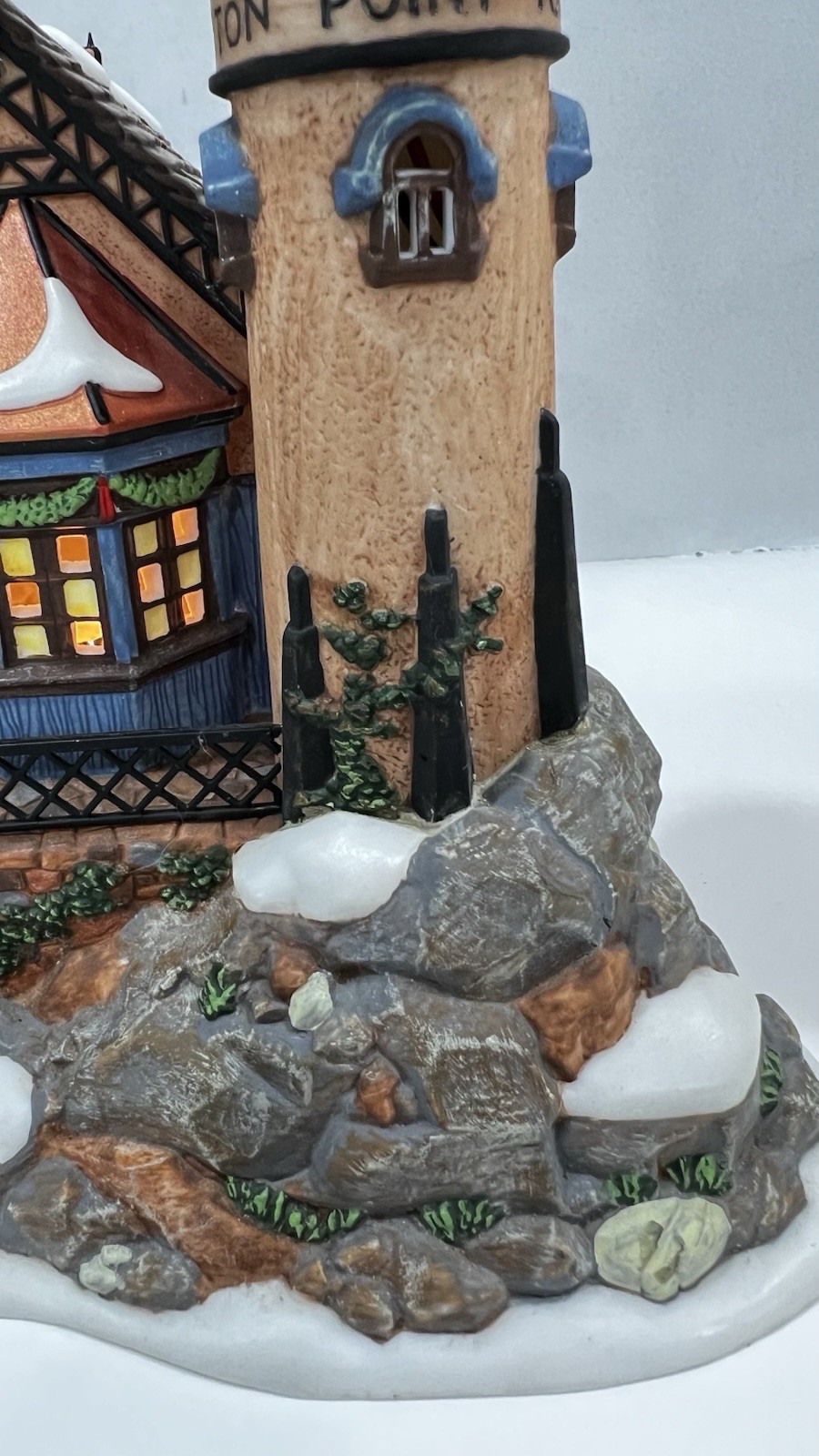 Dept 56 Dickens Village “Lynton Point Tower” 58315 Retired 1998 Excellent !