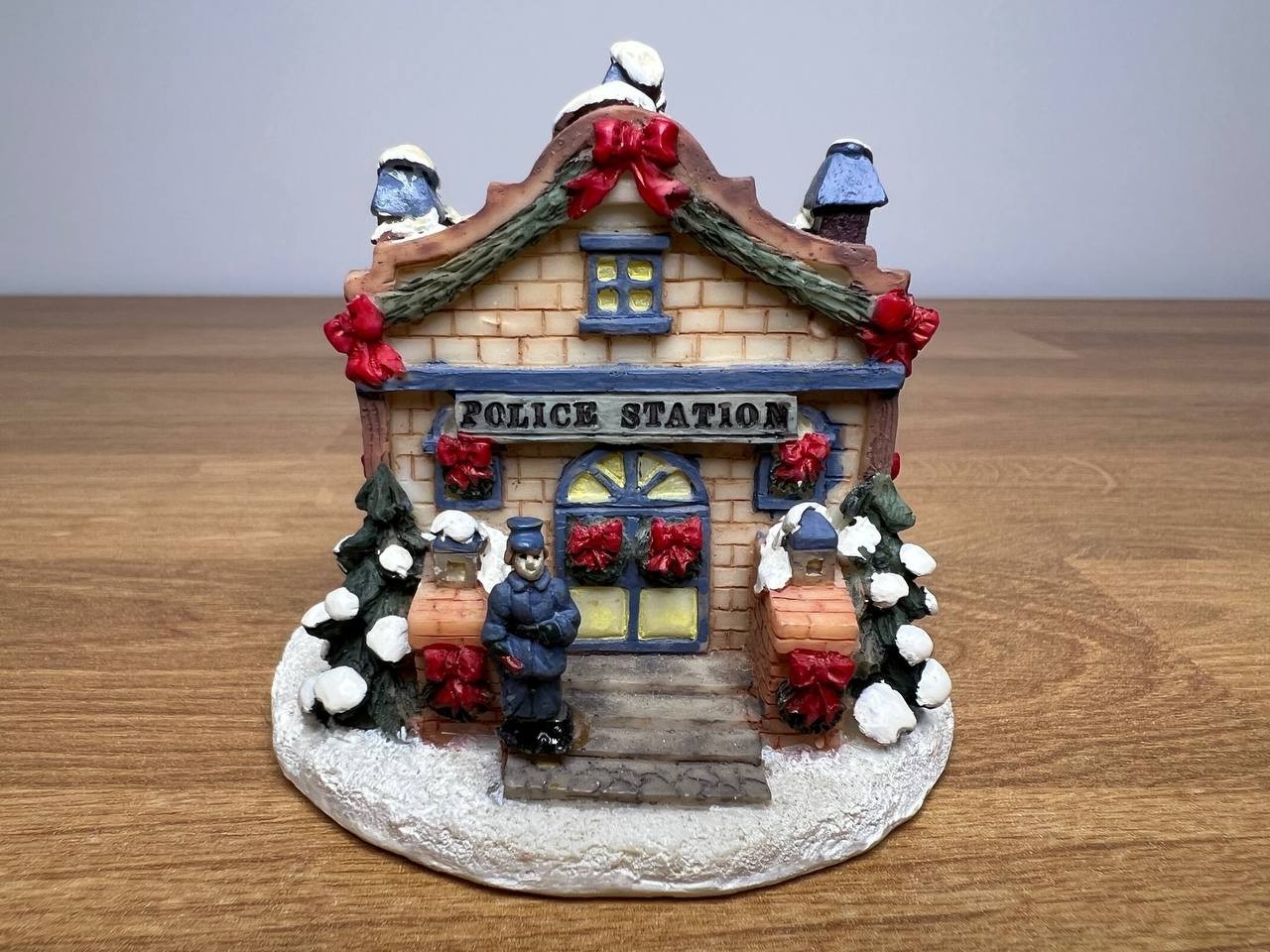 Crystal Falls Village Collectibles Police Station Christmas Village w/ Box 1994