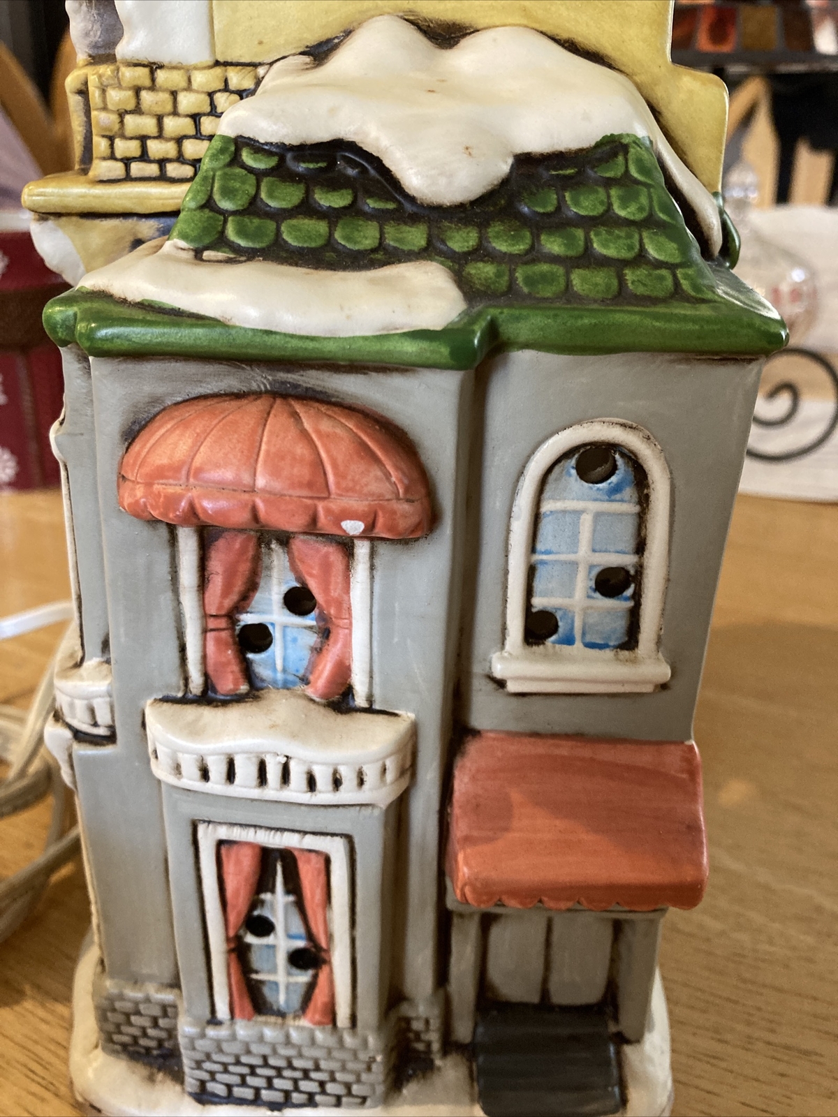 Lefton 1987 The Ritz Hotel #06341 Colonial Village Byron Wood Hand Painted