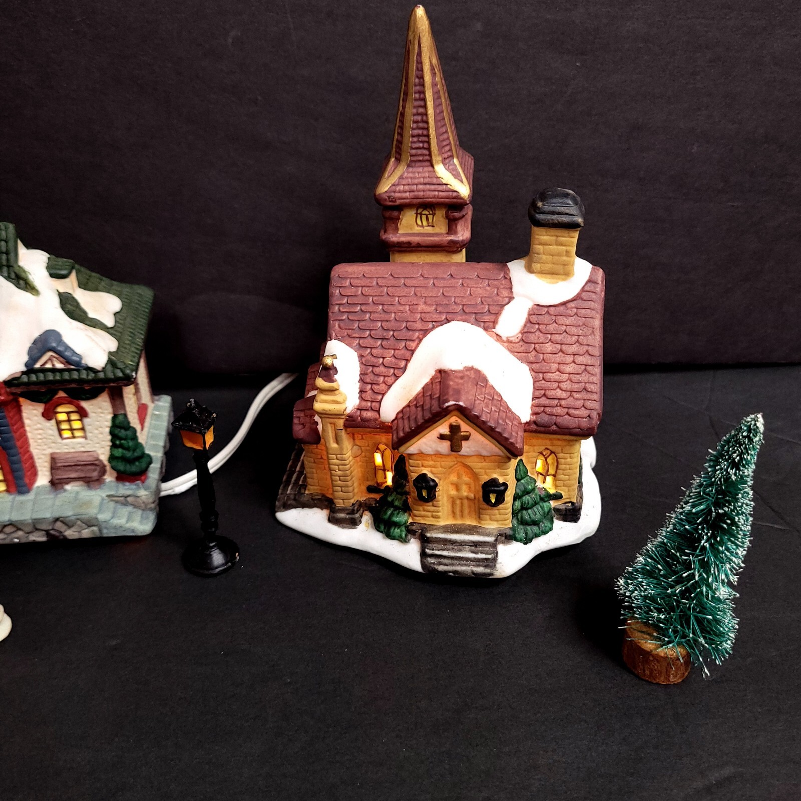 Victorian Traditions 7 Piece Village Set Illuminated With Cord/bulb