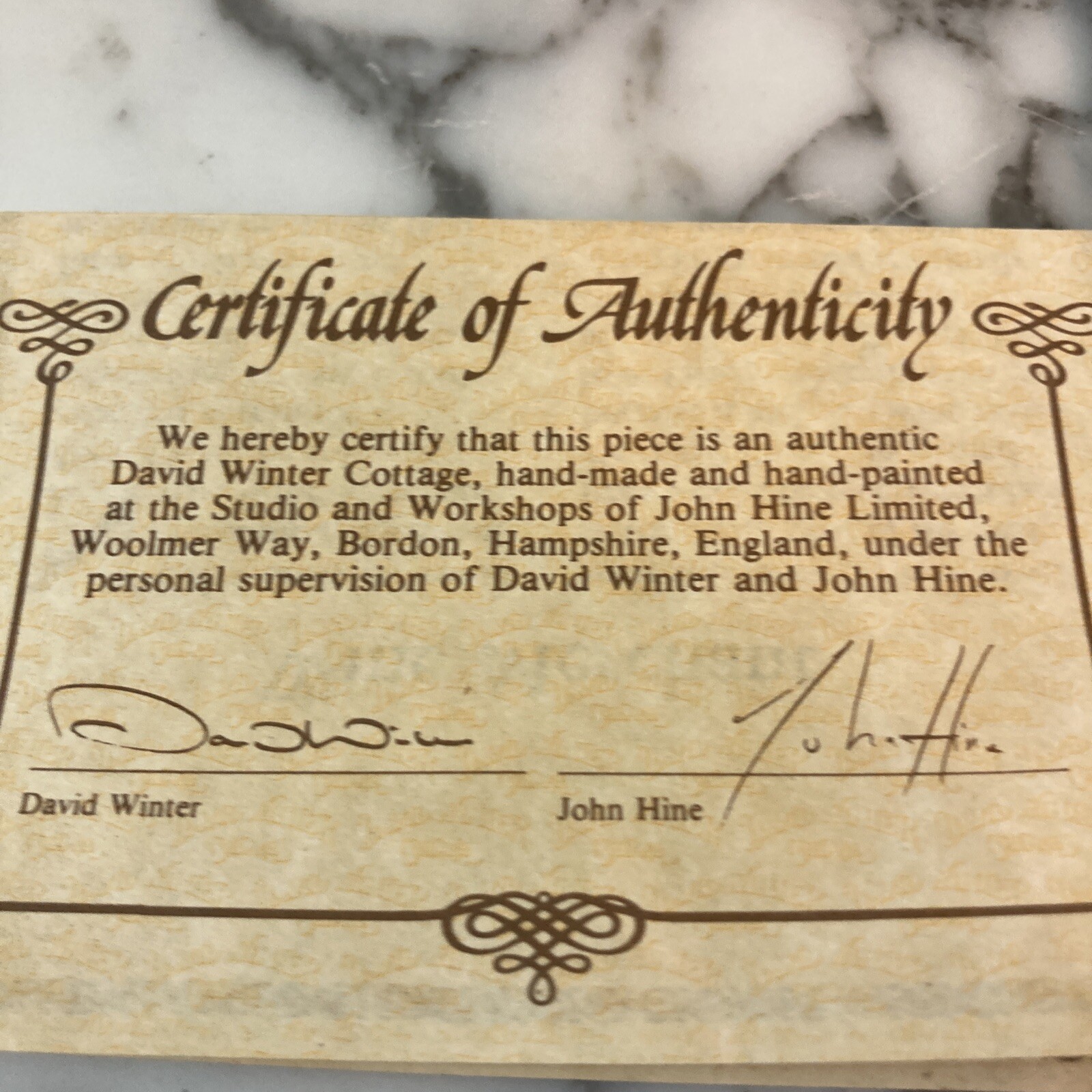 David Winter Cottage “Wine Merchant” 1980 Original Box & Certificate Vintage