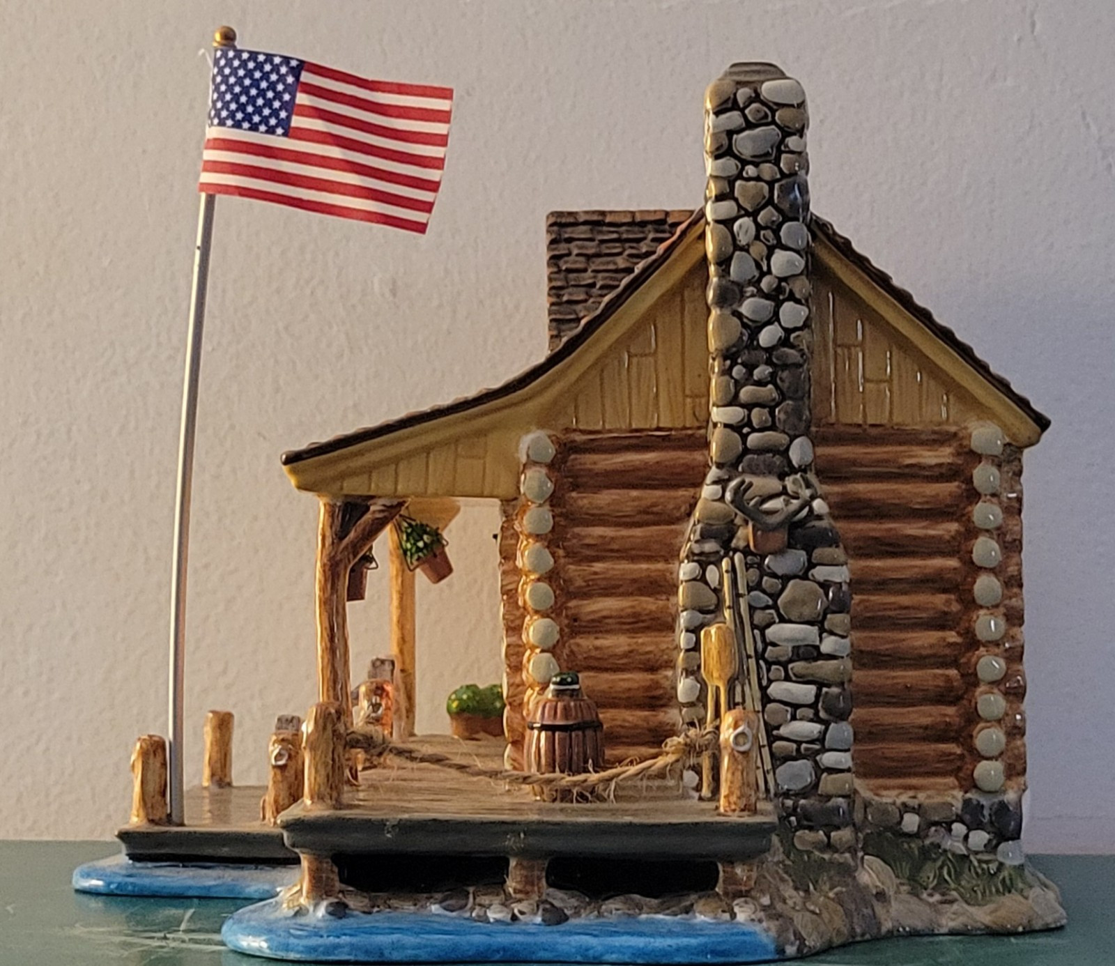 Dept 56 #56.55369 Grandpa’s Cabin 2004 retired 2006