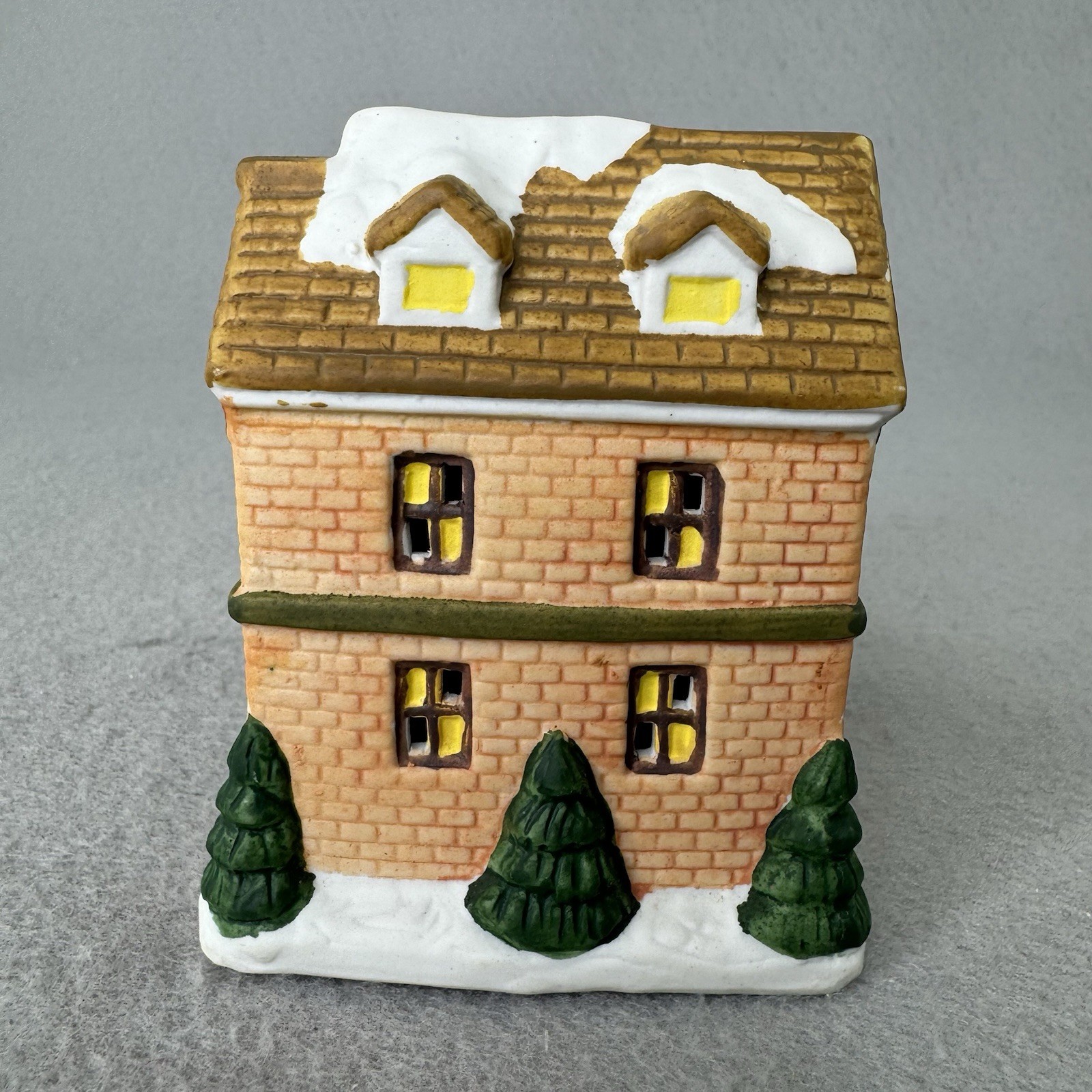 Winter Valley Cottages Fine Porcelain House Christmas Village 3″x3″