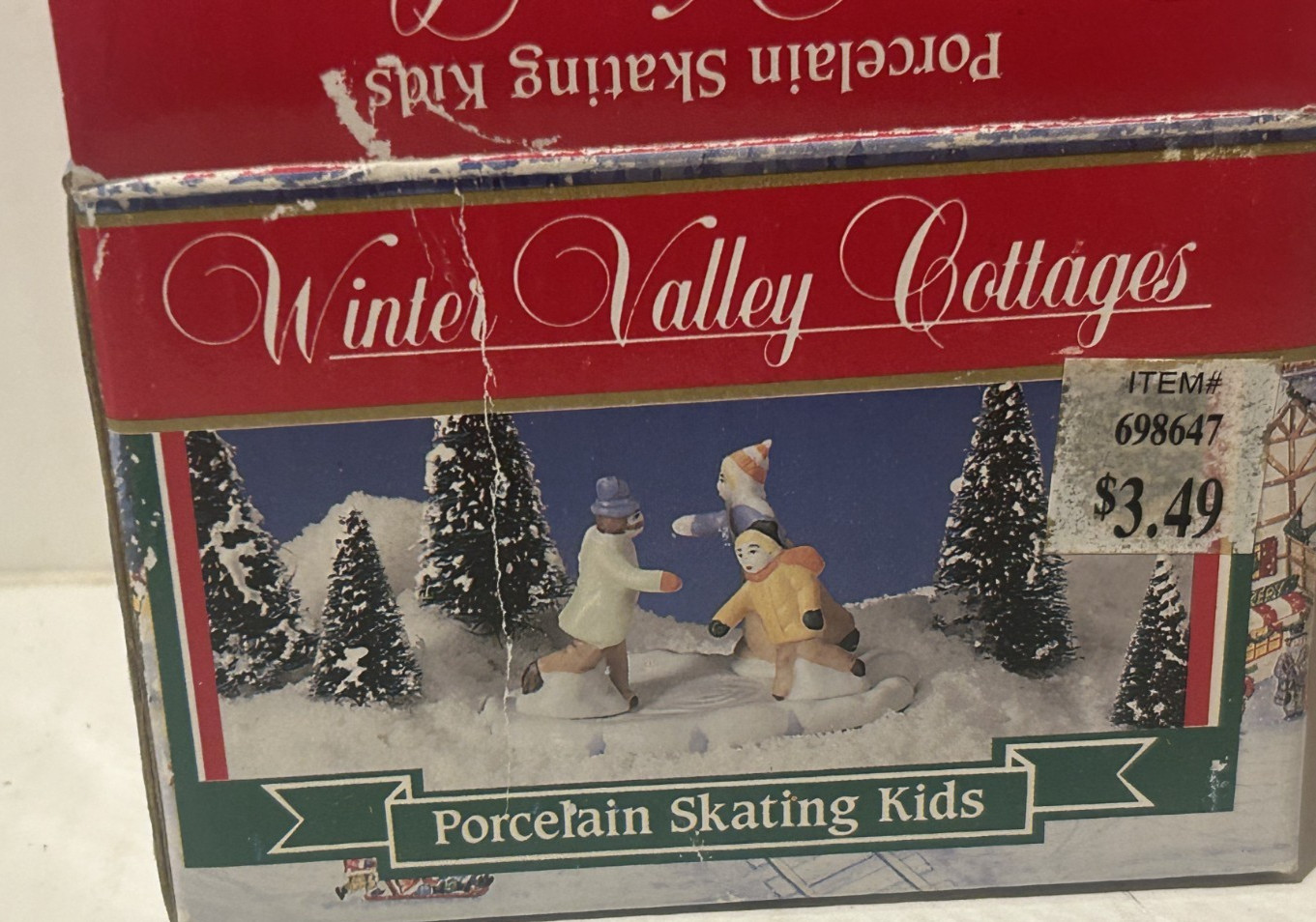 Atico Winter Valley Cottages – porcelain – skating kids