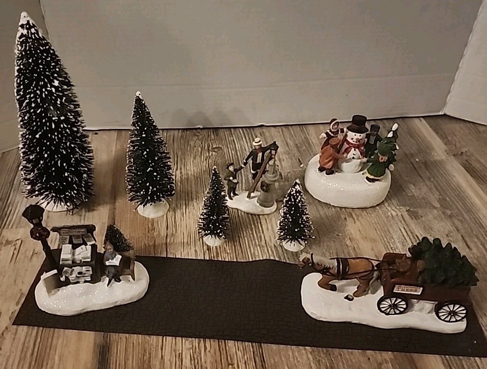 Christmas Village Resin Figures Lot Pieces 4 Pieces + 4 Bases RARE Mixed Brands