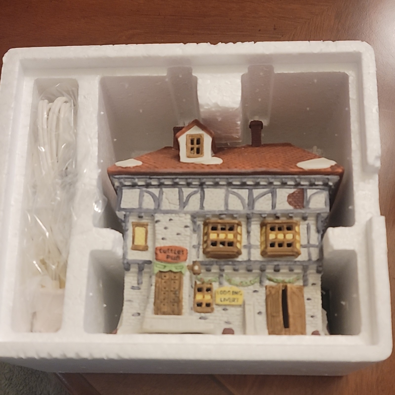 Department 56 Dickens’ Village Tuttle’s Pub Porcelain Hand Painted Boxed