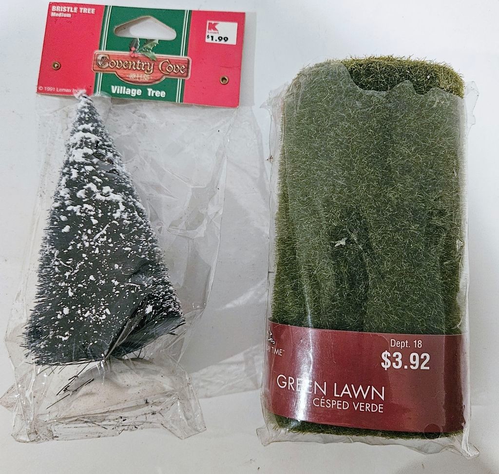 VTG Holiday Time Green Lawn 6″ x 20″ & Lemax Bristle Tree 5 3/4″ ~Village ~New