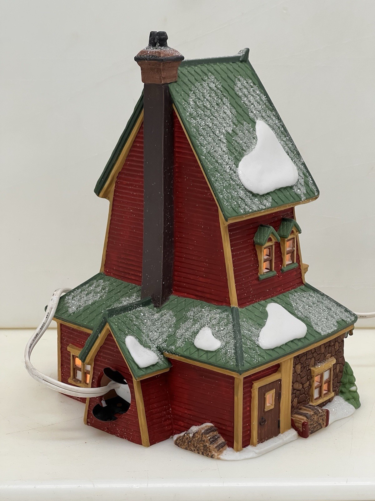 Dept 56 North Pole Santas Rooming House #56386 1995 Retired Excellent !