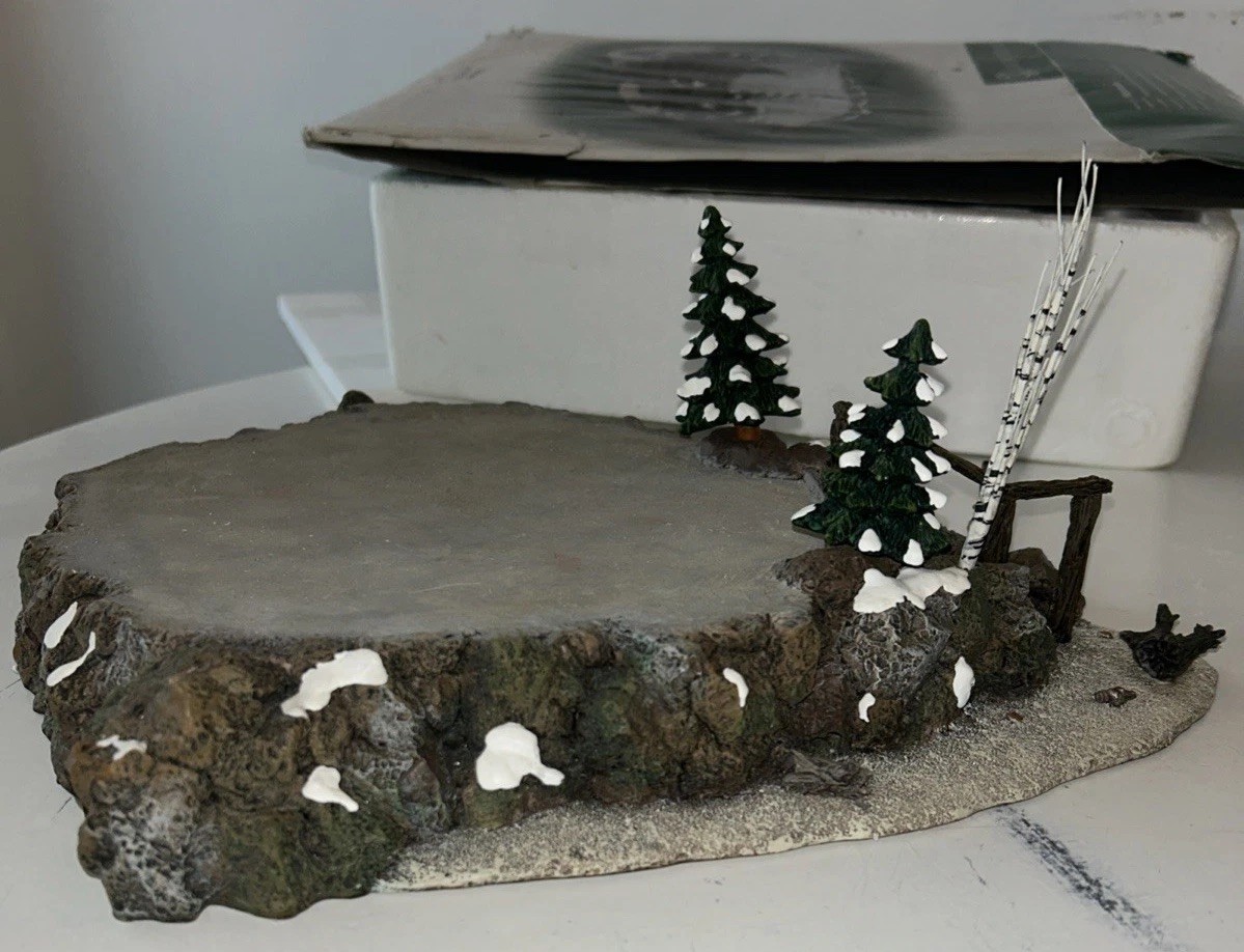 Dept 56 Craggy Cliff Platform #56.52794 Village Accessories NIB Retired Trees