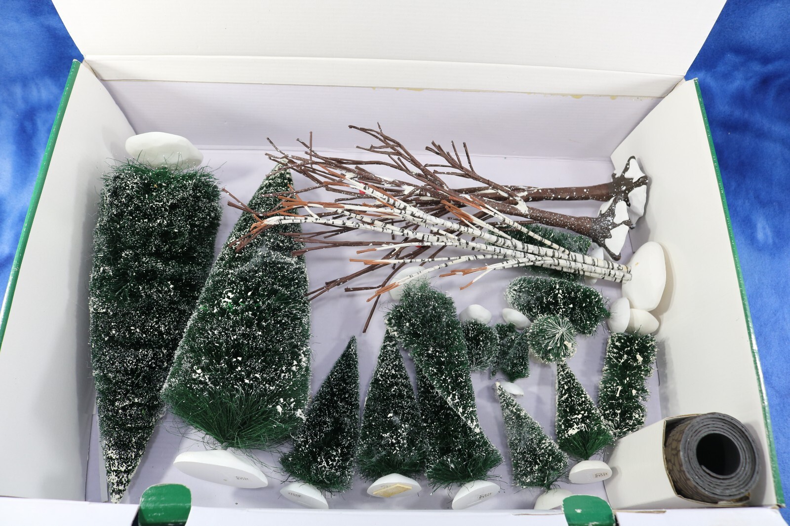 Dept 56 Christmas Village Landscape 19 Piece Set in Orig Box