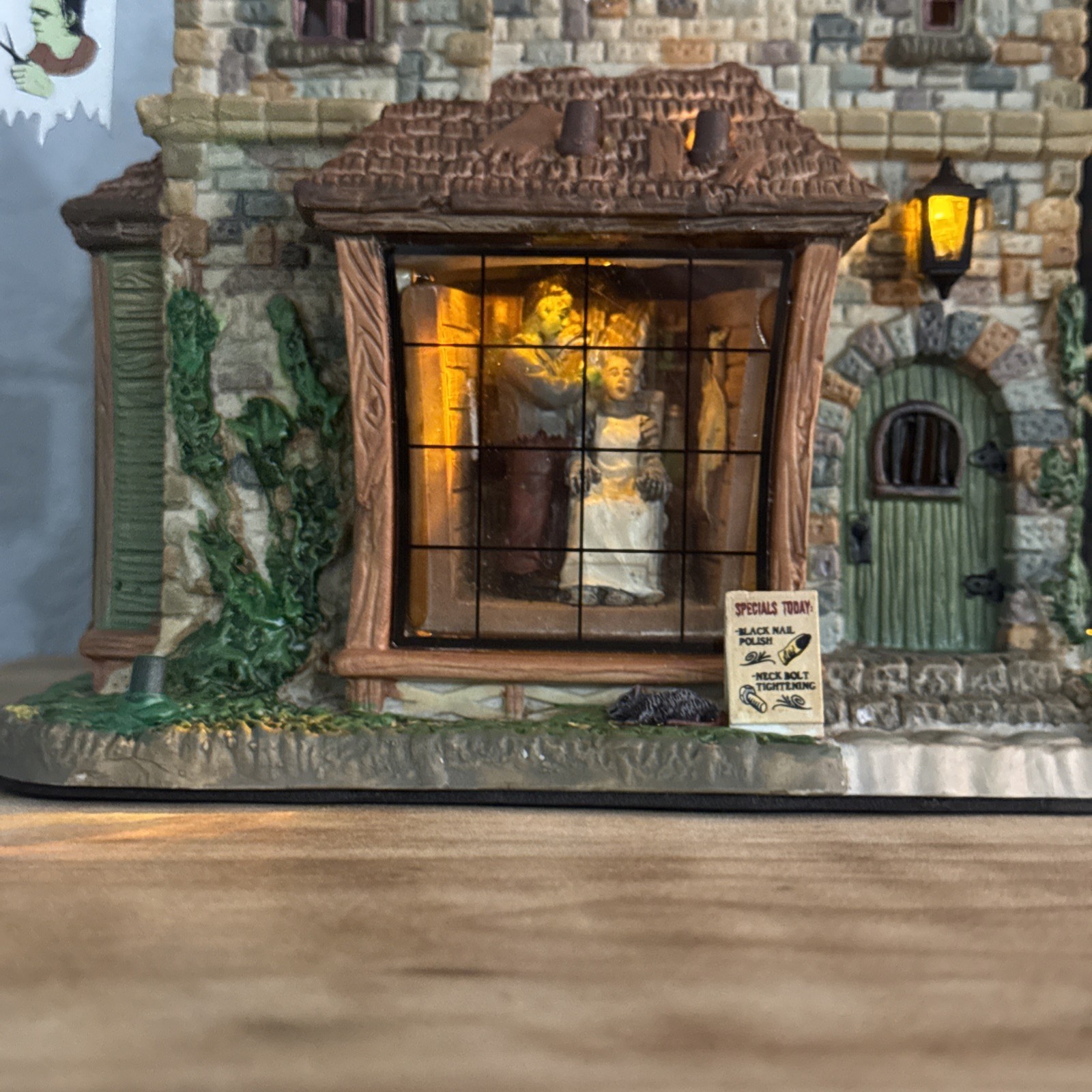 Lemax Spooky Town Franks Salon Frankenstein Hair Cut LED Sound Halloween Village