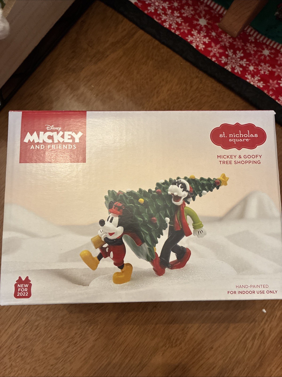 NIB St Nicholas Square Mickey And Friends Mickey And Goofy Tree Shopping