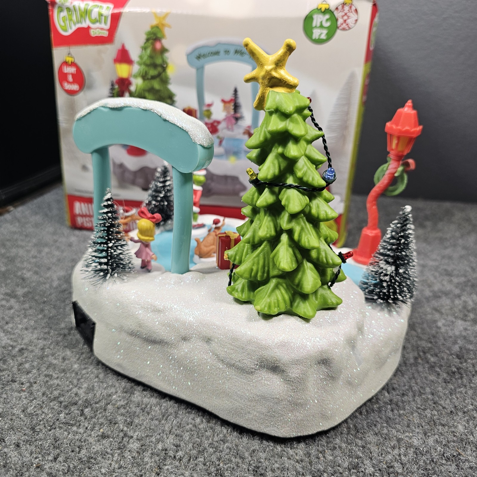 The Grinch Animated Skating Rink Lights Music Christmas Village Piece Ruz