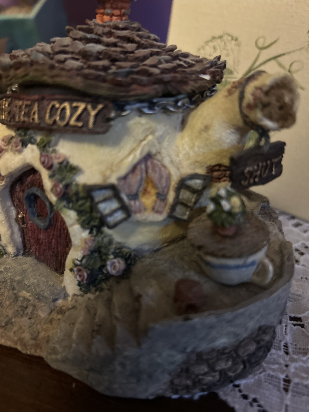 Boyd’s Bearly-Built Village The Tea Cozy 3/E W/insert Accessory Lovingly Used