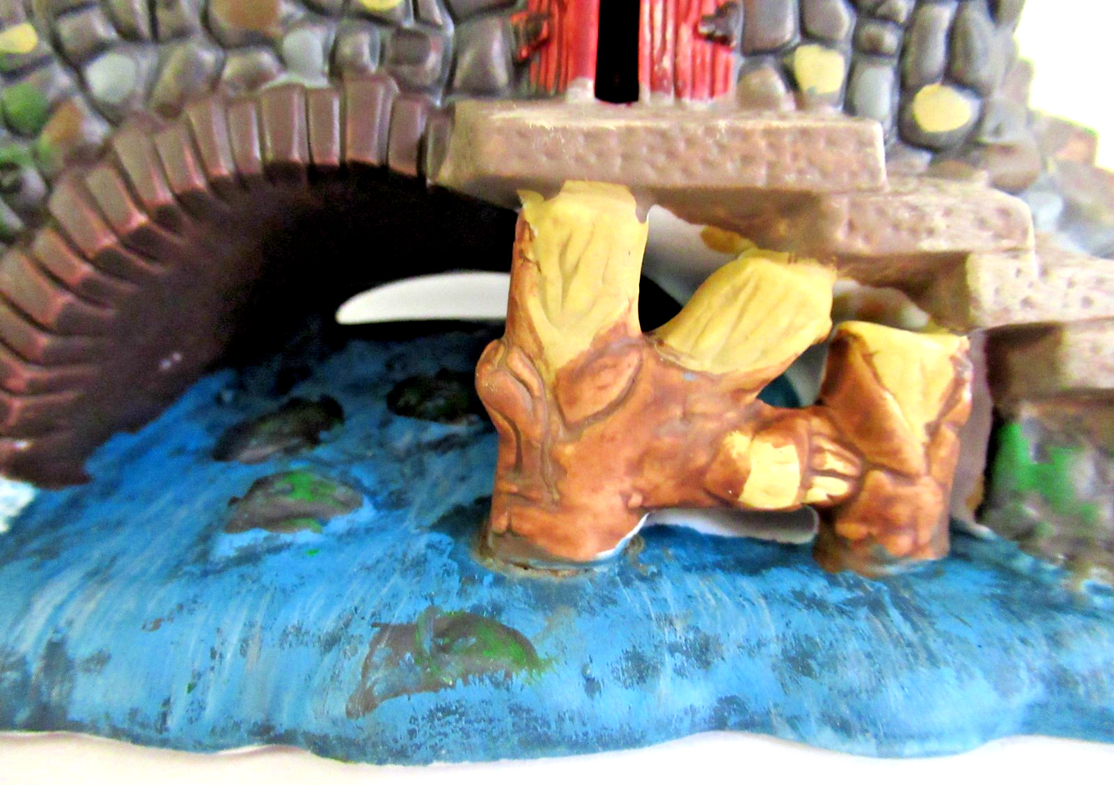 SANTA’S WORKBENCH “STONE BRIDGE WITH HOUSE” ~ (2001) ~ ** VILLAGE ACCESSORY **