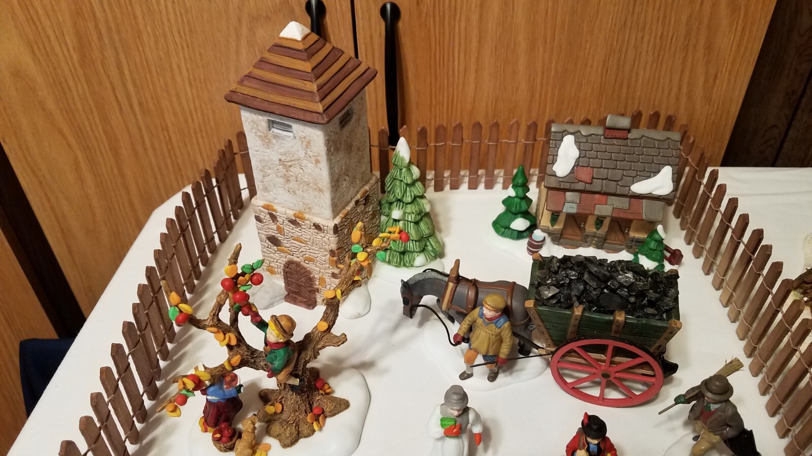 Dept 56 VILLAGES LOT Farm Workers Animals Fences 14 Items