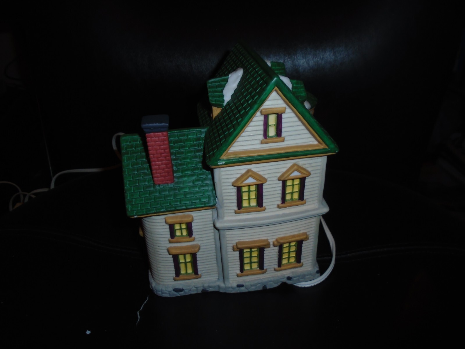 UIB COPPERFIELD PORCELAIN LIGHTED VILLAGE HOUSE