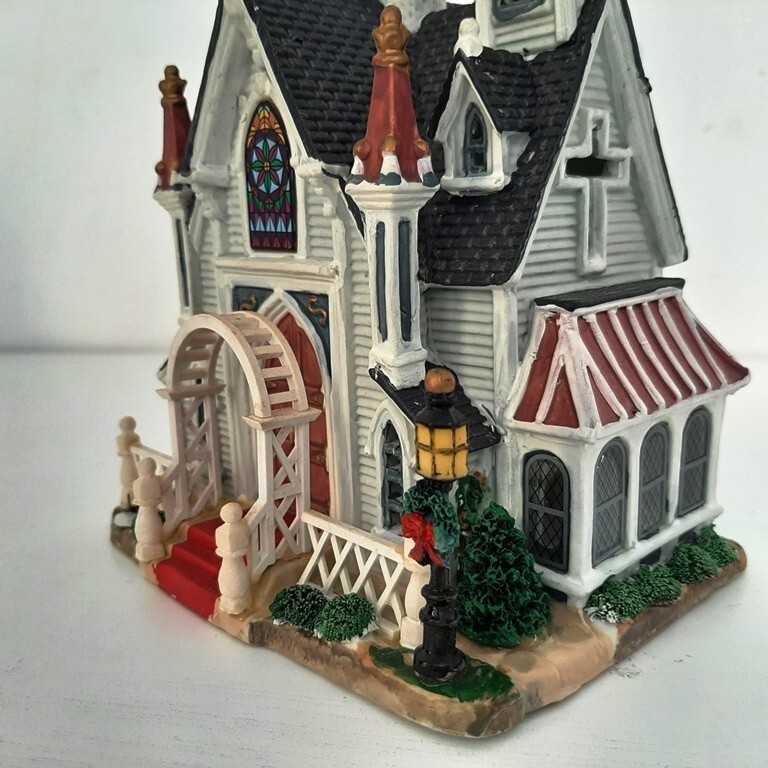 LEMAX Christmas Village Creekside Chapel Church 2006 #65367, 7″ Tall