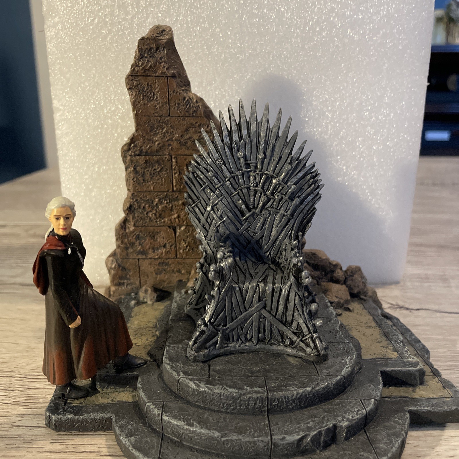 Daenerys Targaryen Department 56 Game of Thrones Village 6009720 Accessory Z