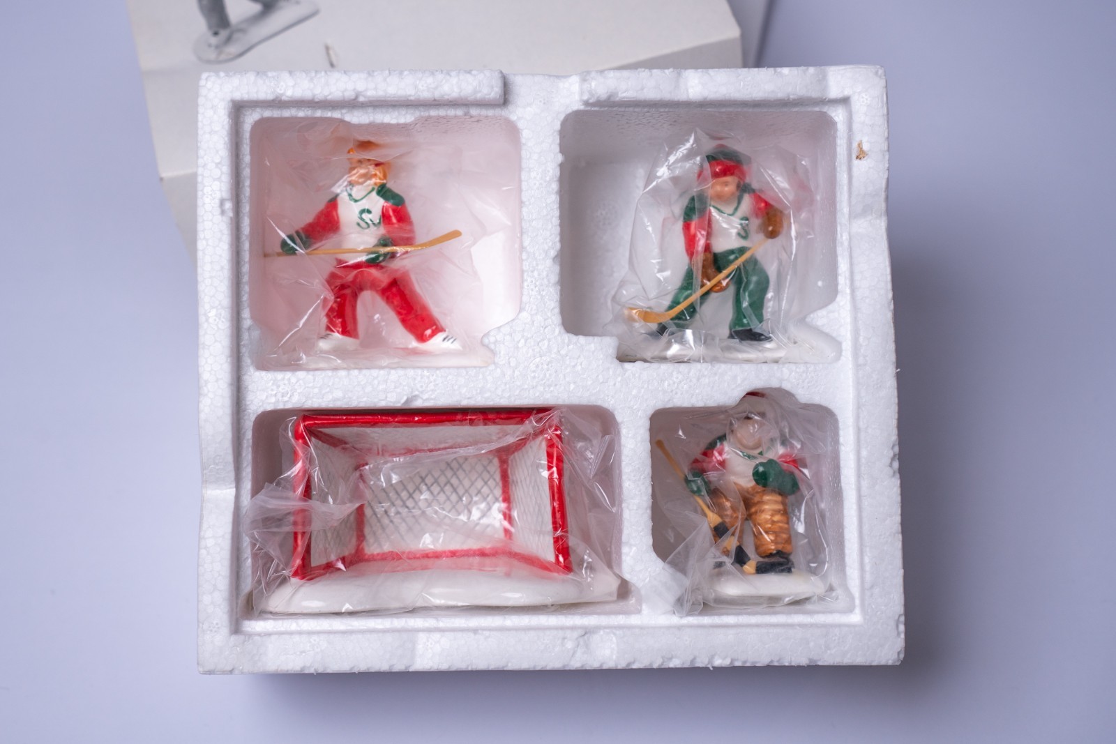 Department 56 Snow Village “Cold Weather Sports” 5410-0 Hockey Christmas