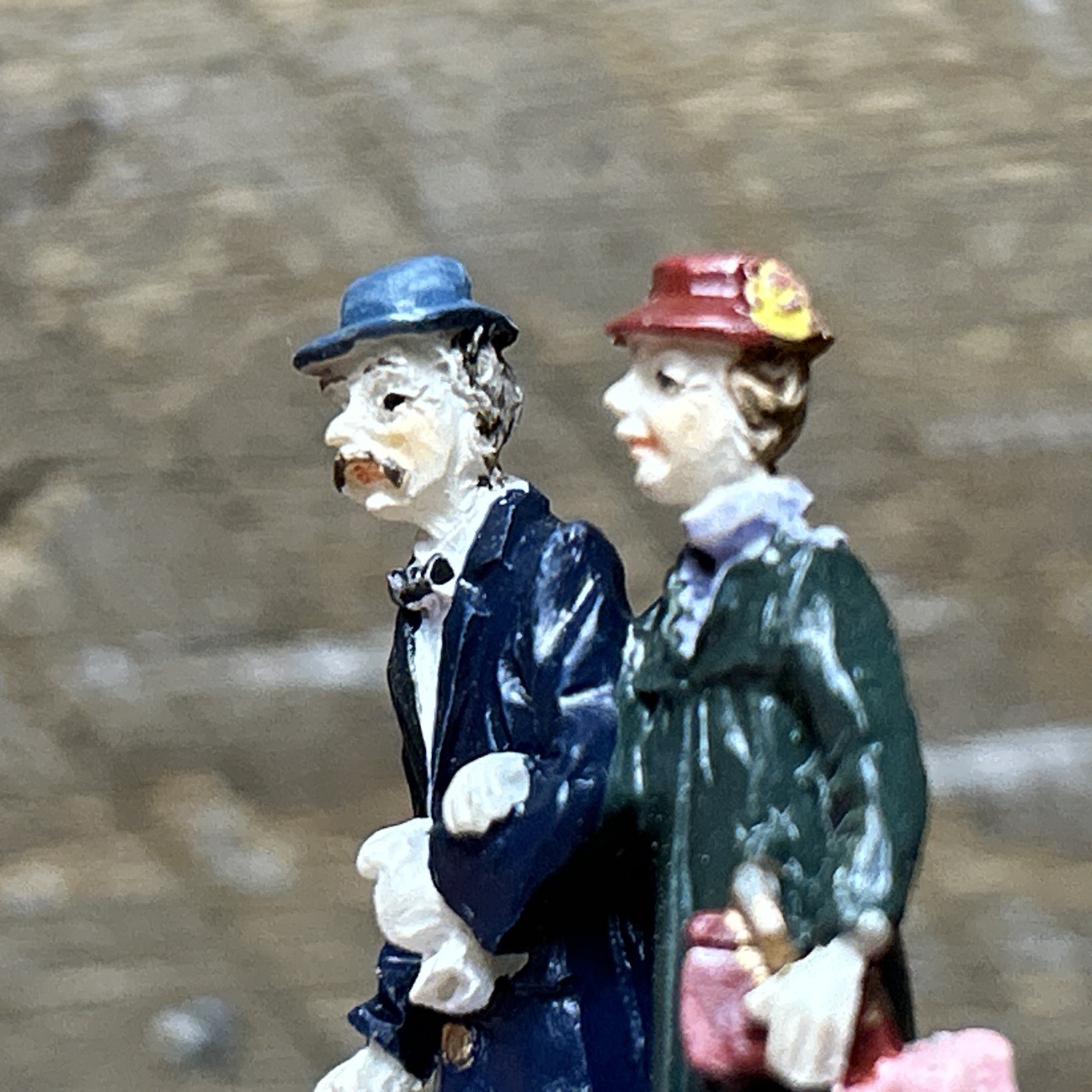 Grandeur Noel 2001 Victorian Christmas Train Village Older Couple Figure