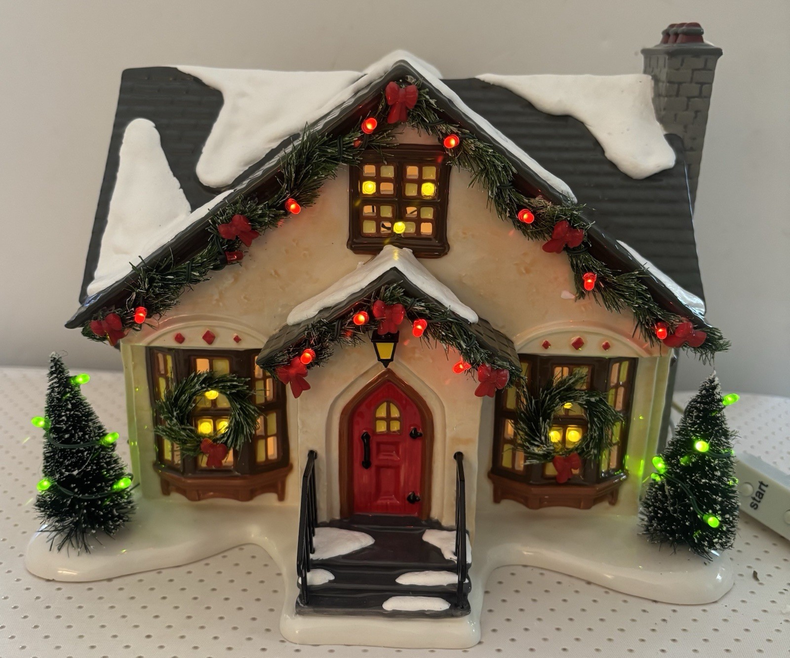Dept 56 Christmas Lane DANCING LIGHTS HOUSE Snow Village Music Flashing Lights