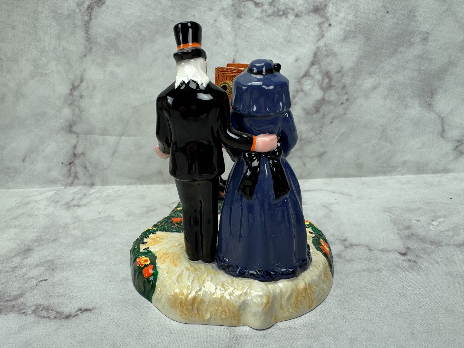 Dept. 56 Halloween A Gravely Haunting Family Photo 56.54714 Snow Village 2007