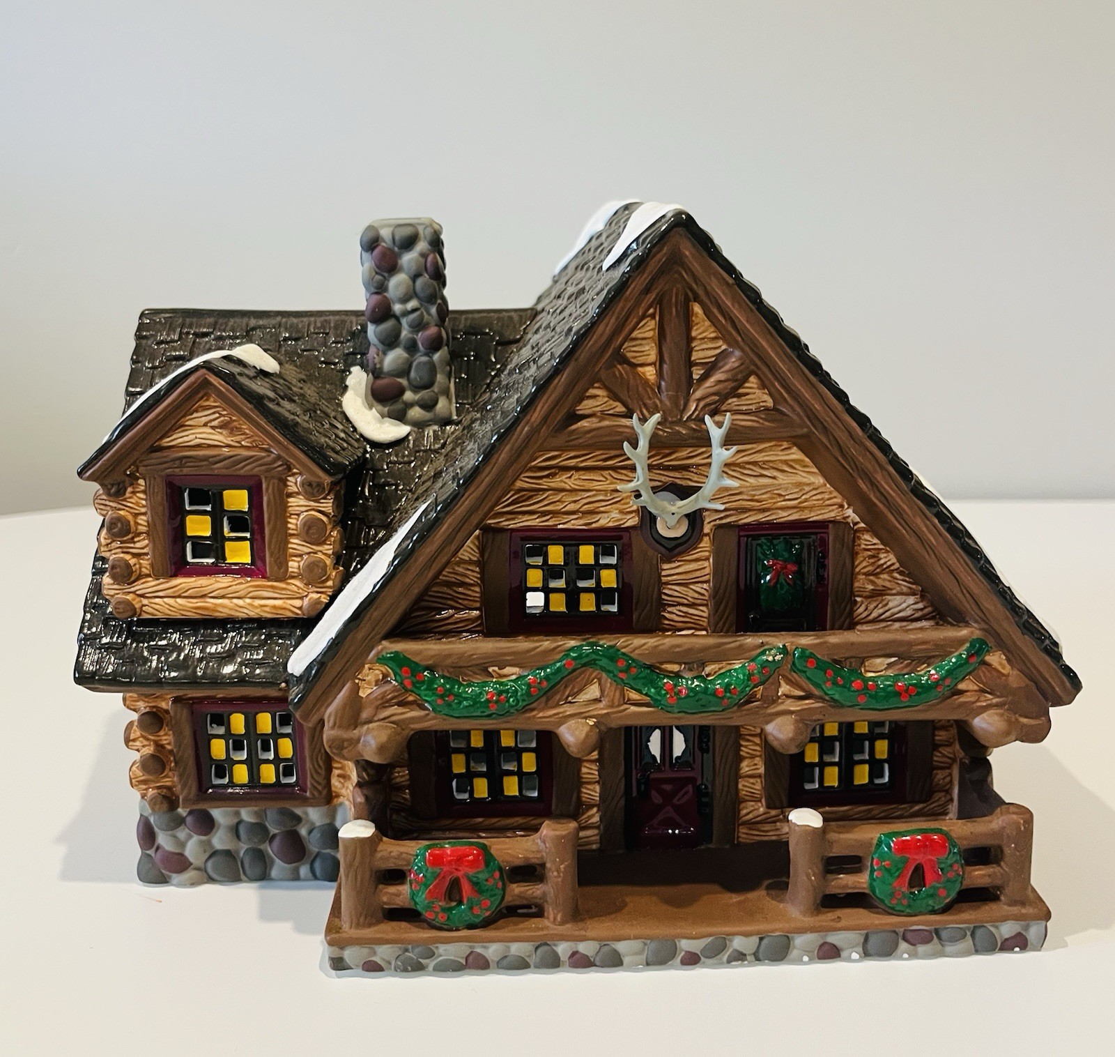 Dept 56 Snow Village HUNTING LODGE #5445-3 Retired 1996 Vintage Antlers Included
