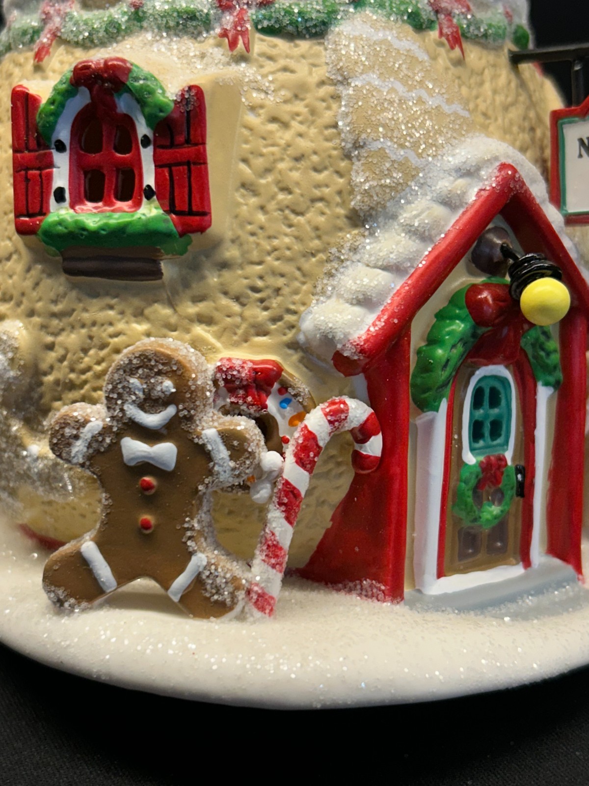 🎄🎄Dept 56 4020208 North Pole Cookie Exchange Santa’s Sweet Shop