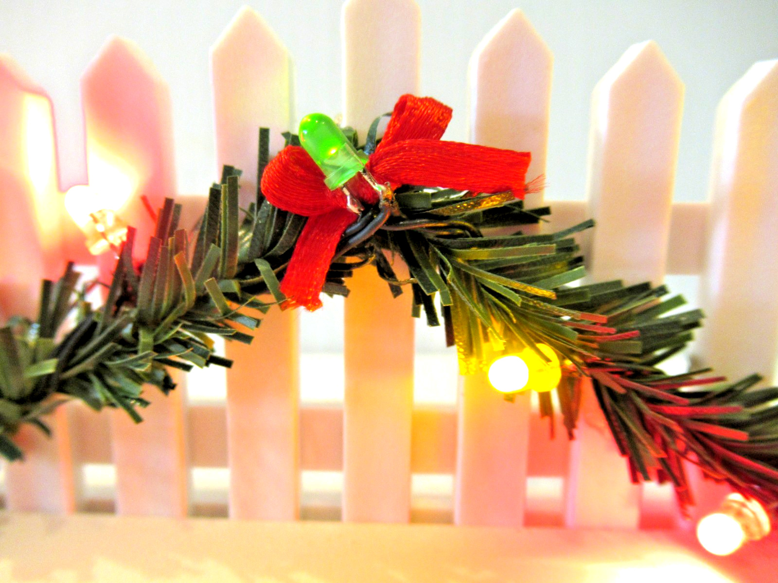 HOLIDAY TIME “LED PICKET FENCE” ~ *** LED LIGHTS / BATTERY OPERATED ***