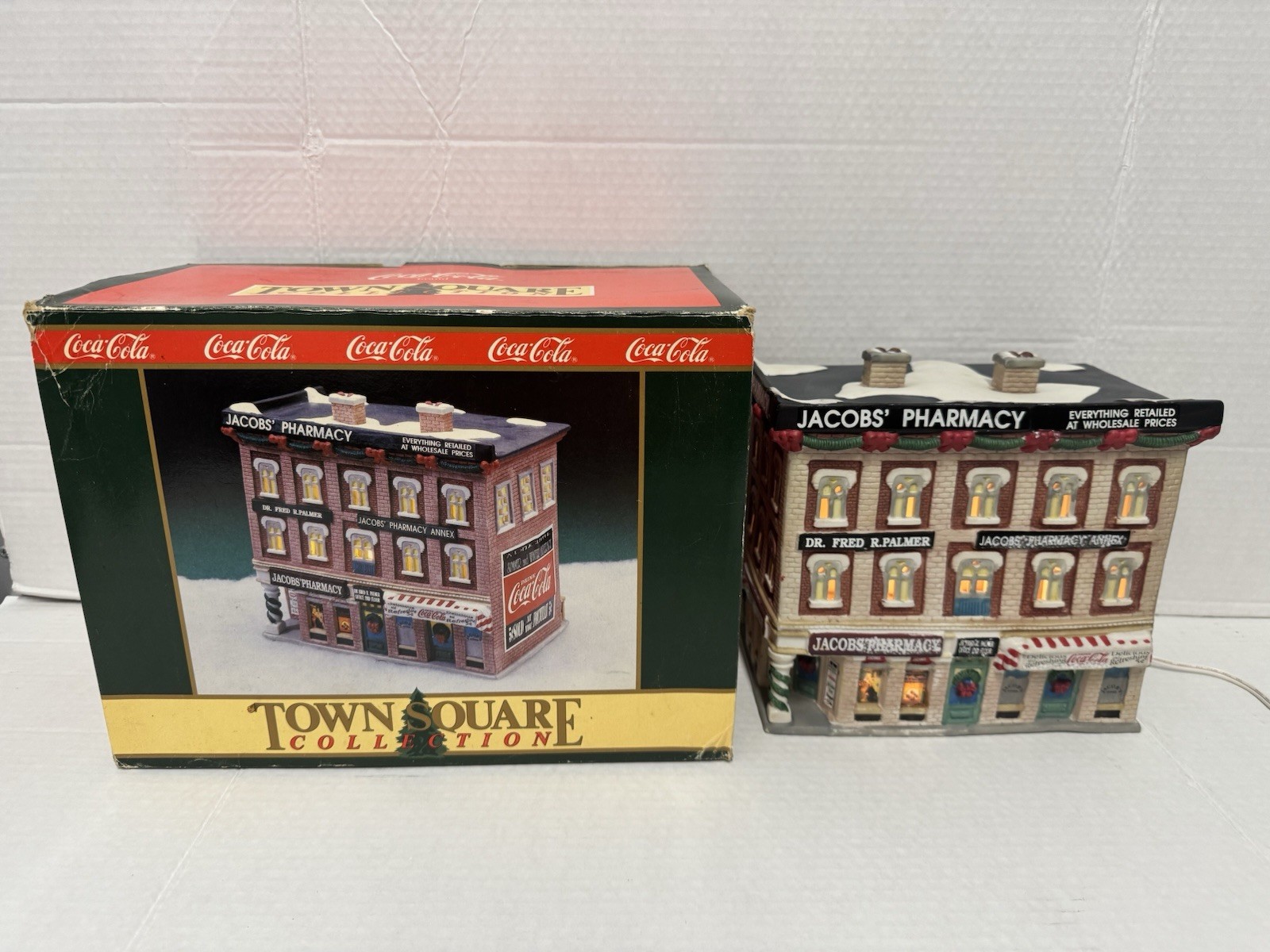 USED CocaCola Town Square Christmas Village JACOB’S PHARMACY *WORKING* Vtg 90s