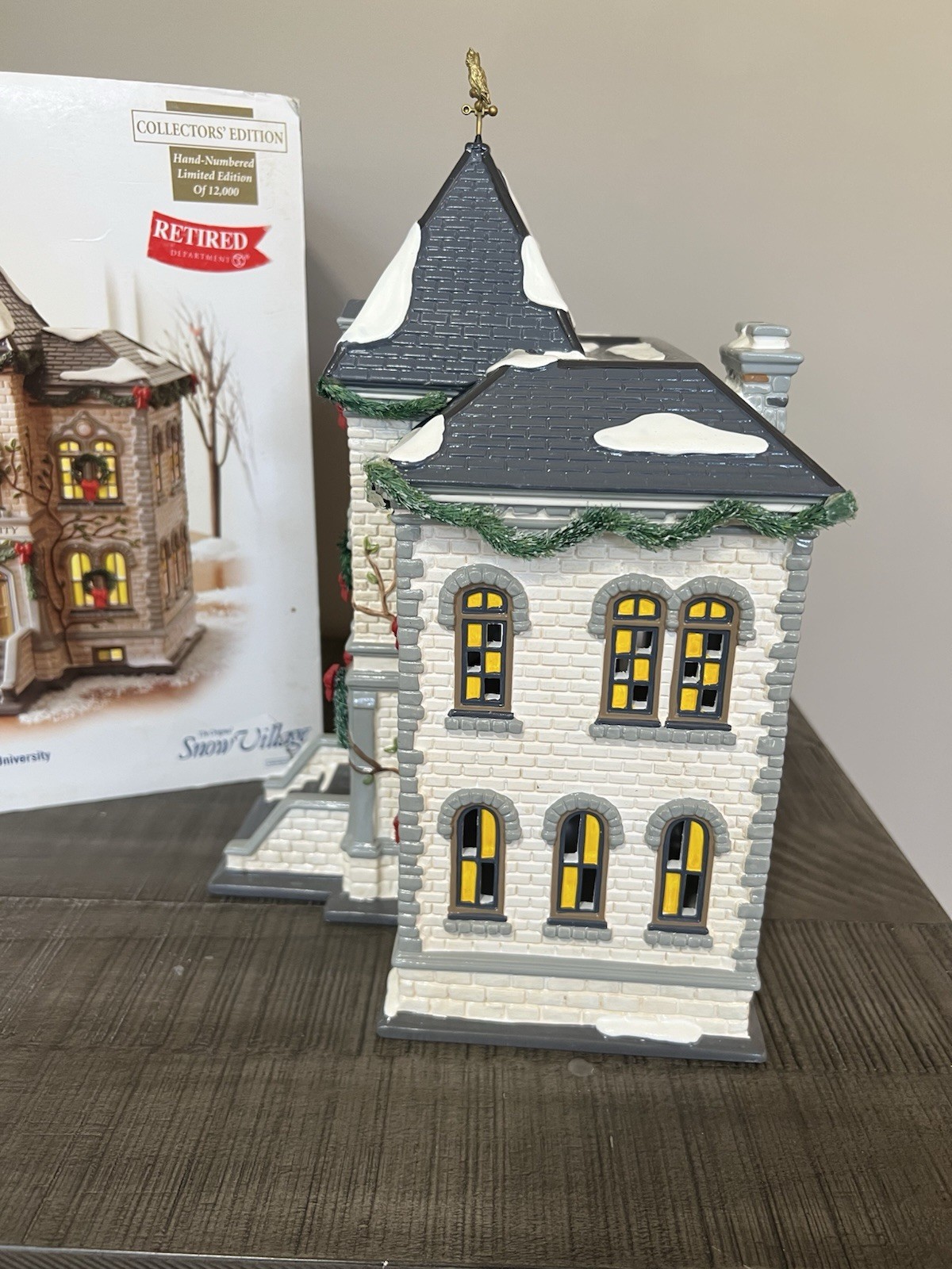 Department 56 Snow Village Frost University – #799927