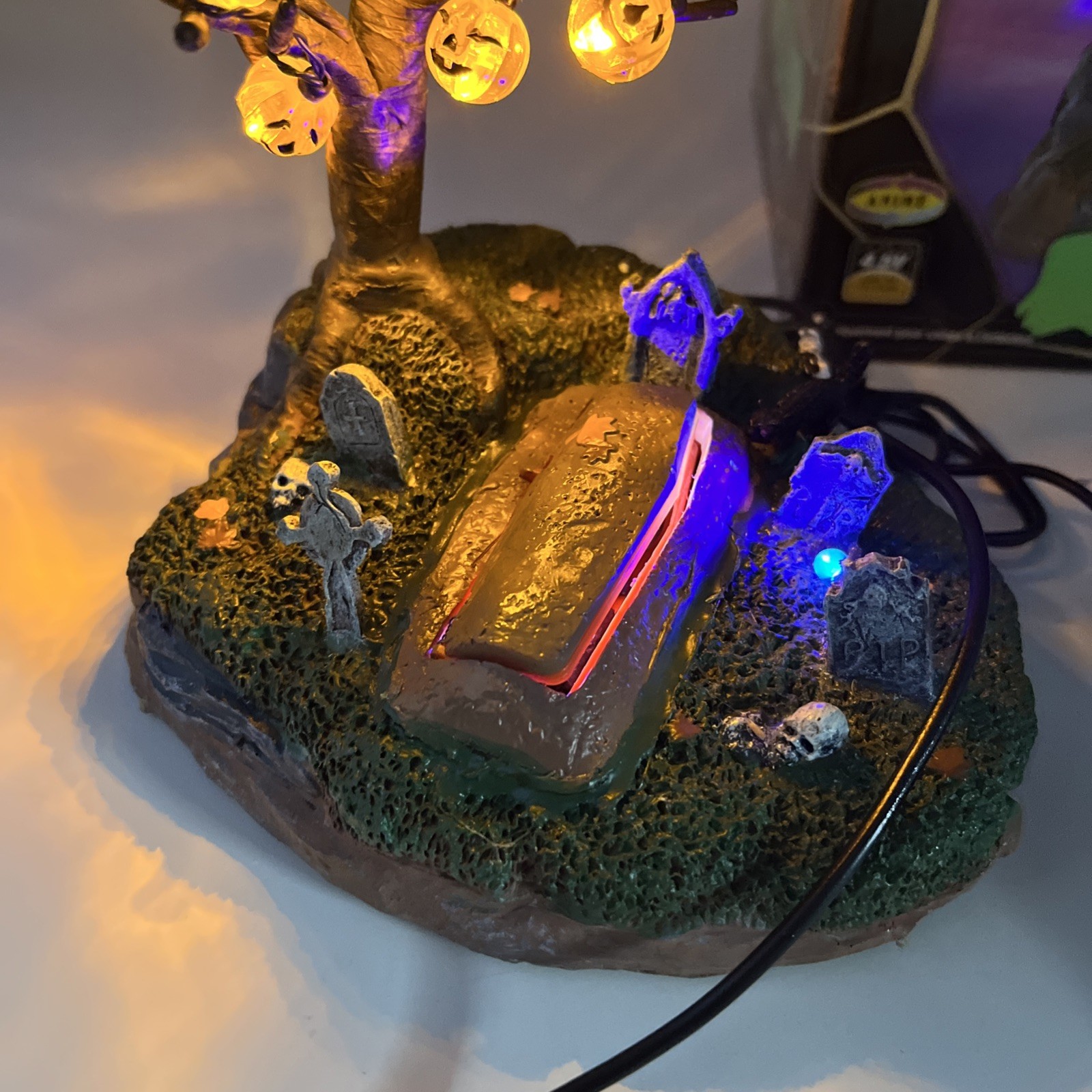 RETIRED Lemax Spooky Town Living Dead 2006 Lighted Animated