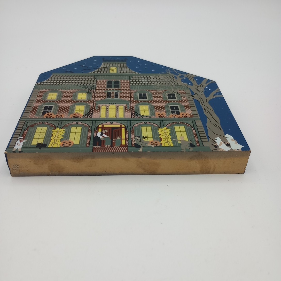 Mystery Manor CATS MEOW Village Limited Edition 1997 Halloween Release #140