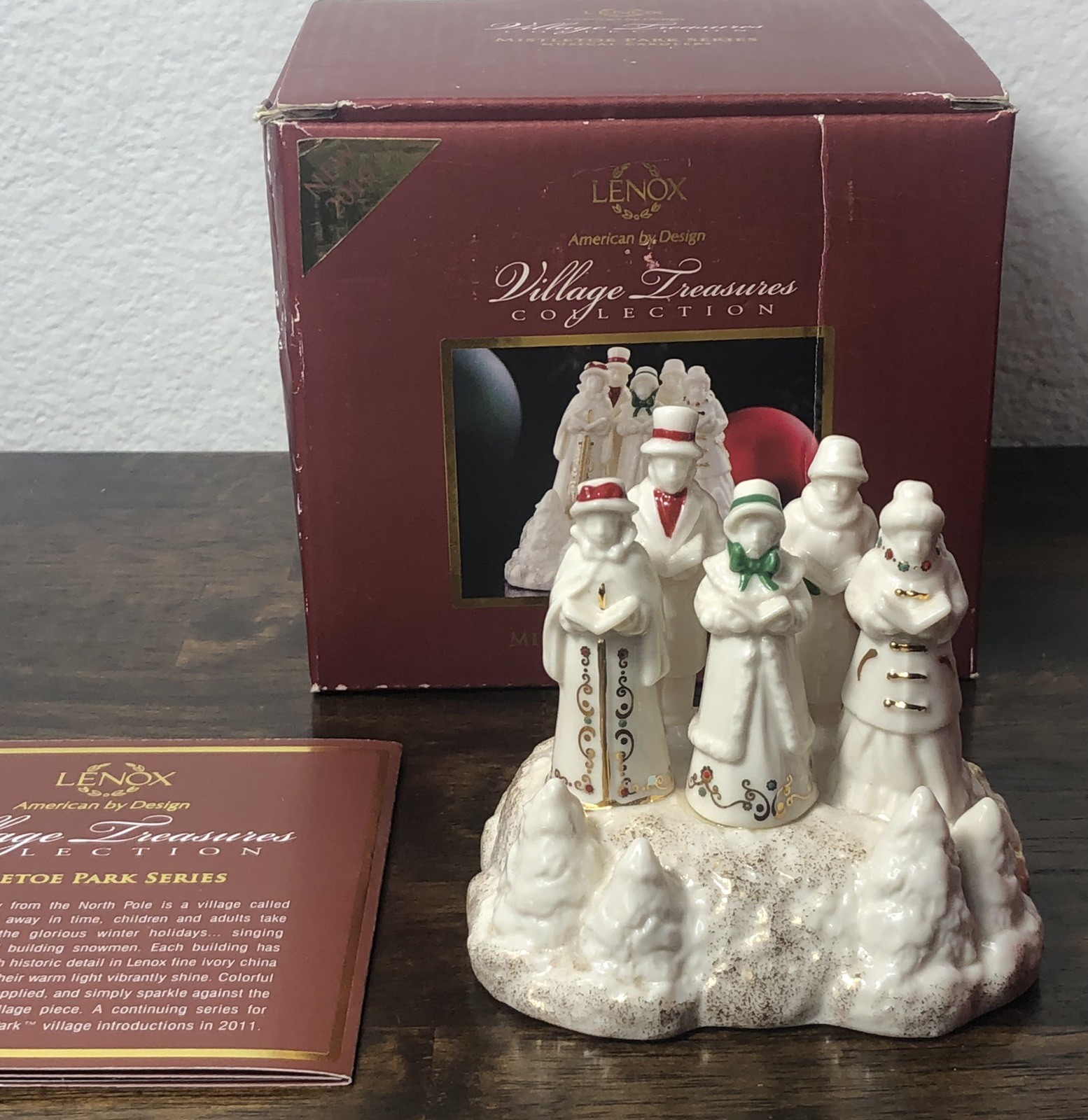 Lenox Mistletoe Park Musical Carolers #816988- Boxed – 2010 Village Treasures