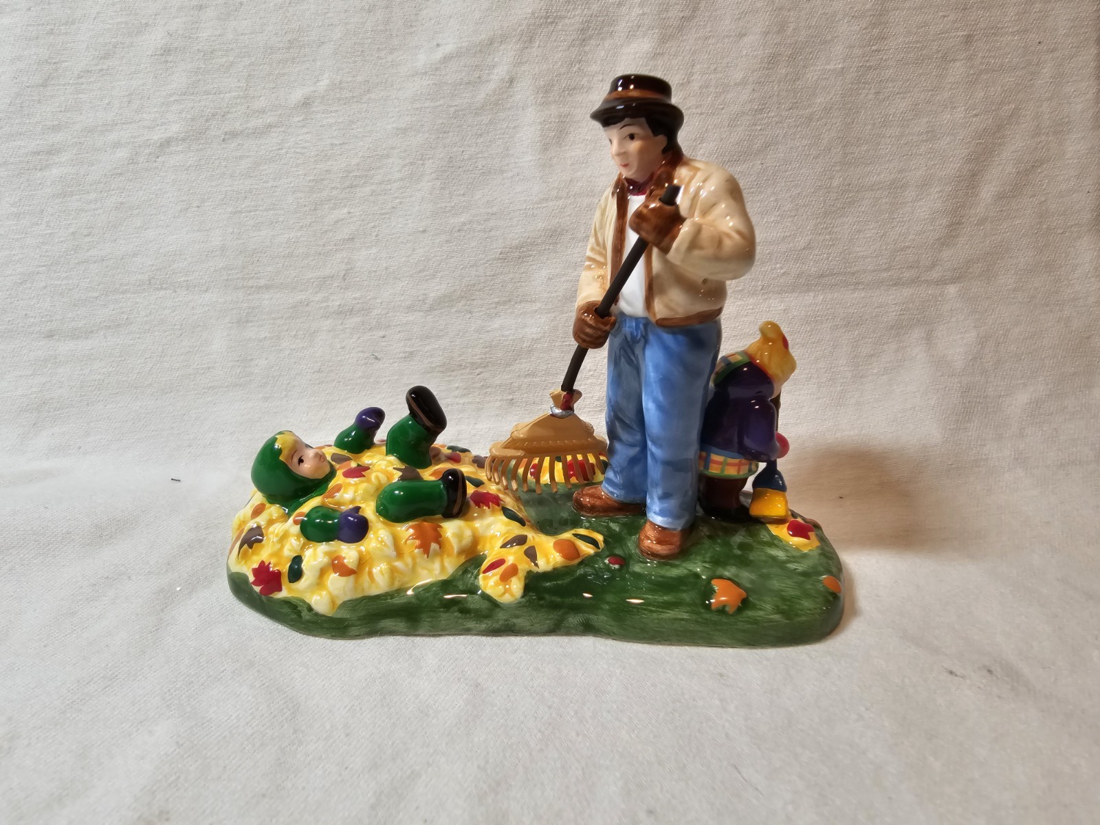 DEPT 56 PREPARING FOR HALLOWEEN SNOW VILLAGE Retired 54982 Raking Leaves Child