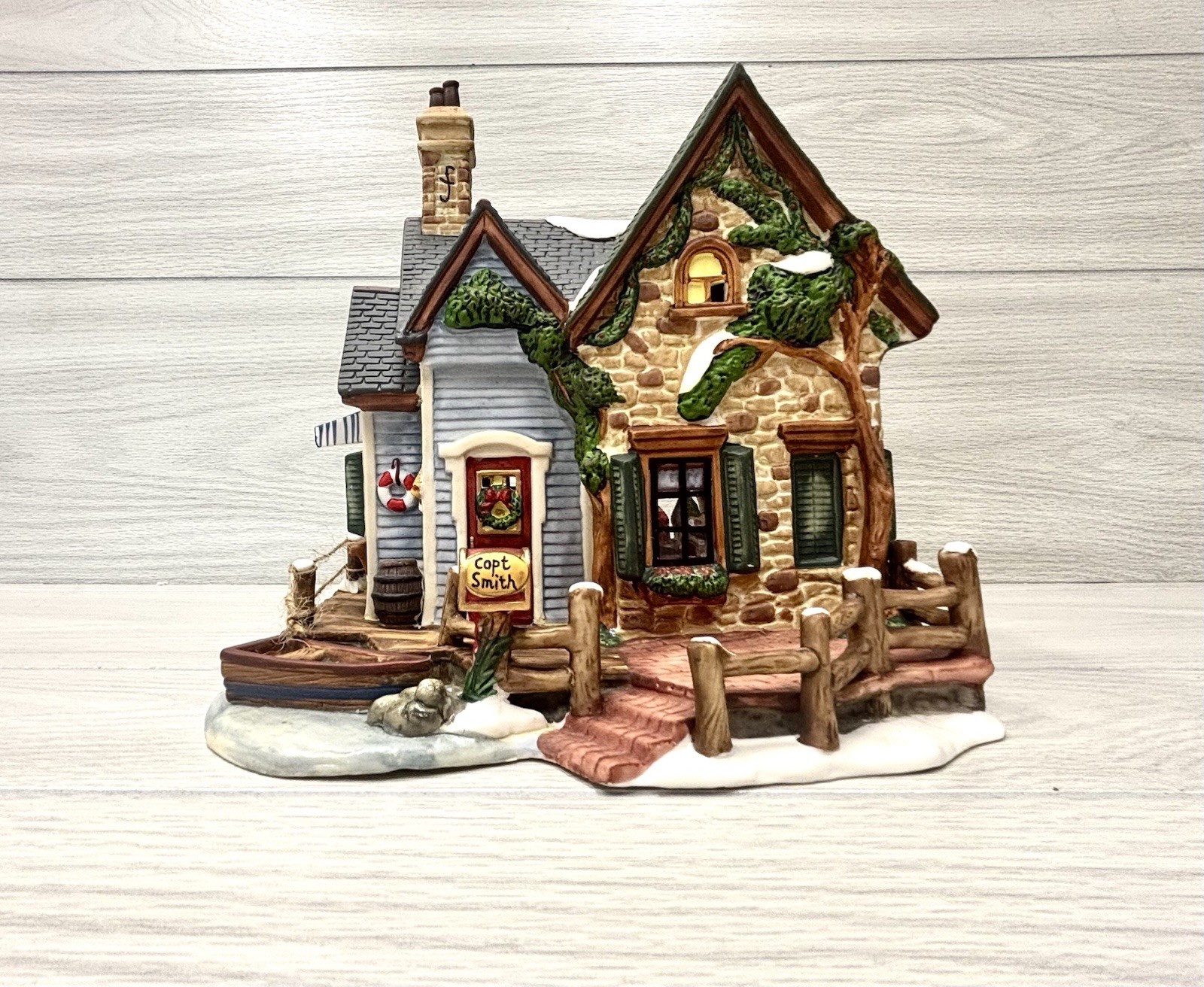 Harborside Village CAPT. SMITH BOAT HOUSE 8.5″ Illuminated Christmas 2003 O’Well