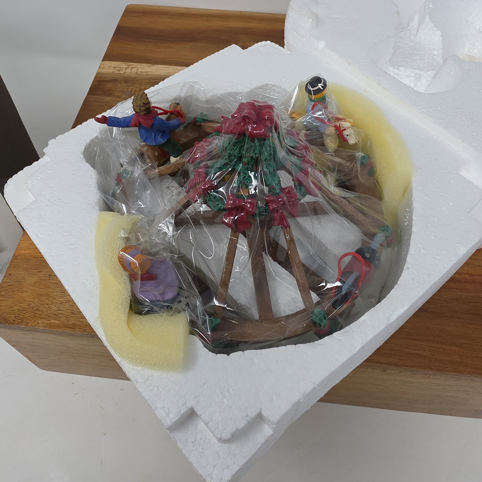 2000 Department 56 Dicken’s Village #56.58533 MERRY GO ROUNDABOUT Unused Sealed