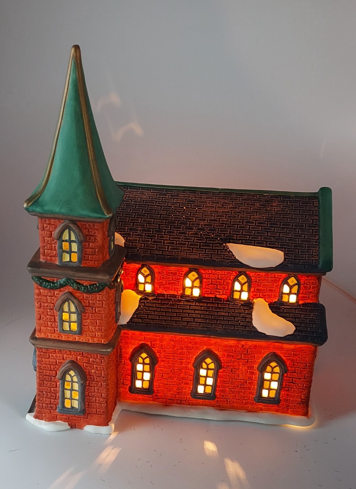 VINTAGE HAND PAINTED FINE PORCELAIN RED BRICK CHURCH LIGHTED GALLERIA CHRISTMAS