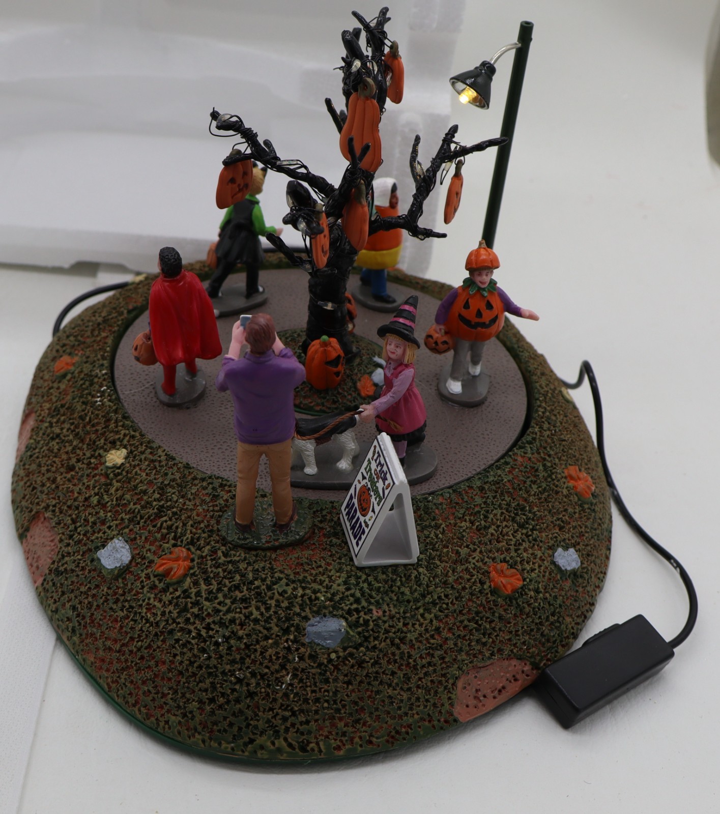2024 Lemax Spooky Town Halloween Trick or Treaters Parade NIB