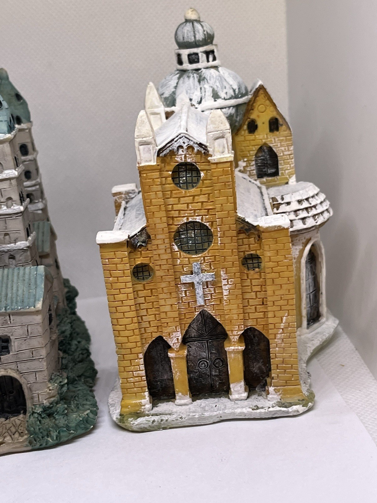Christmas churches x 3 village display multicolor dimentions in photo’s vguc